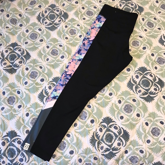 ❌SOLD❌NWOT. PINK Watercolor leggings - Picture 5 of 5